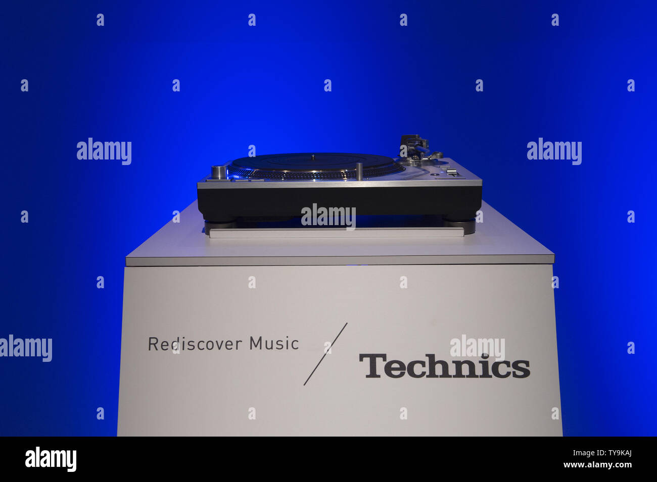 The Panasonic Technics Grand Class direct drive hi fi turntable SL