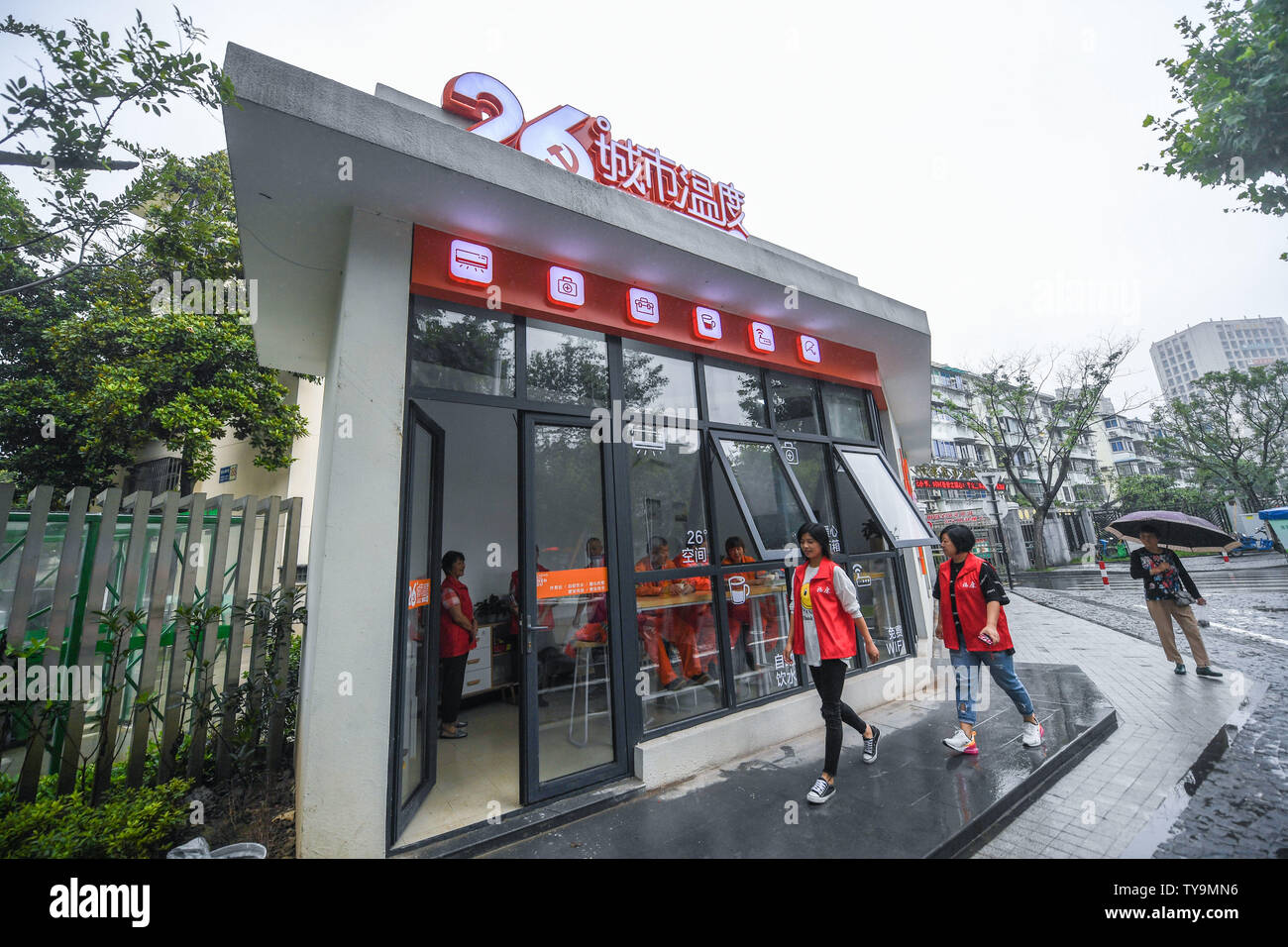 (190626) -- HUZHOU, June 26, 2019 (Xinhua) -- A public lounge is seen in Wuxing District in Huzhou, east China's Zhejiang Province, June 26, 2019. More than 50 public lounges have been put into use in Wuxing District, where weary outdoor workers and common citizens can drink water, rest, charge their phones as well as escape the searing sun. (Xinhua/Xu Yu) Stock Photo