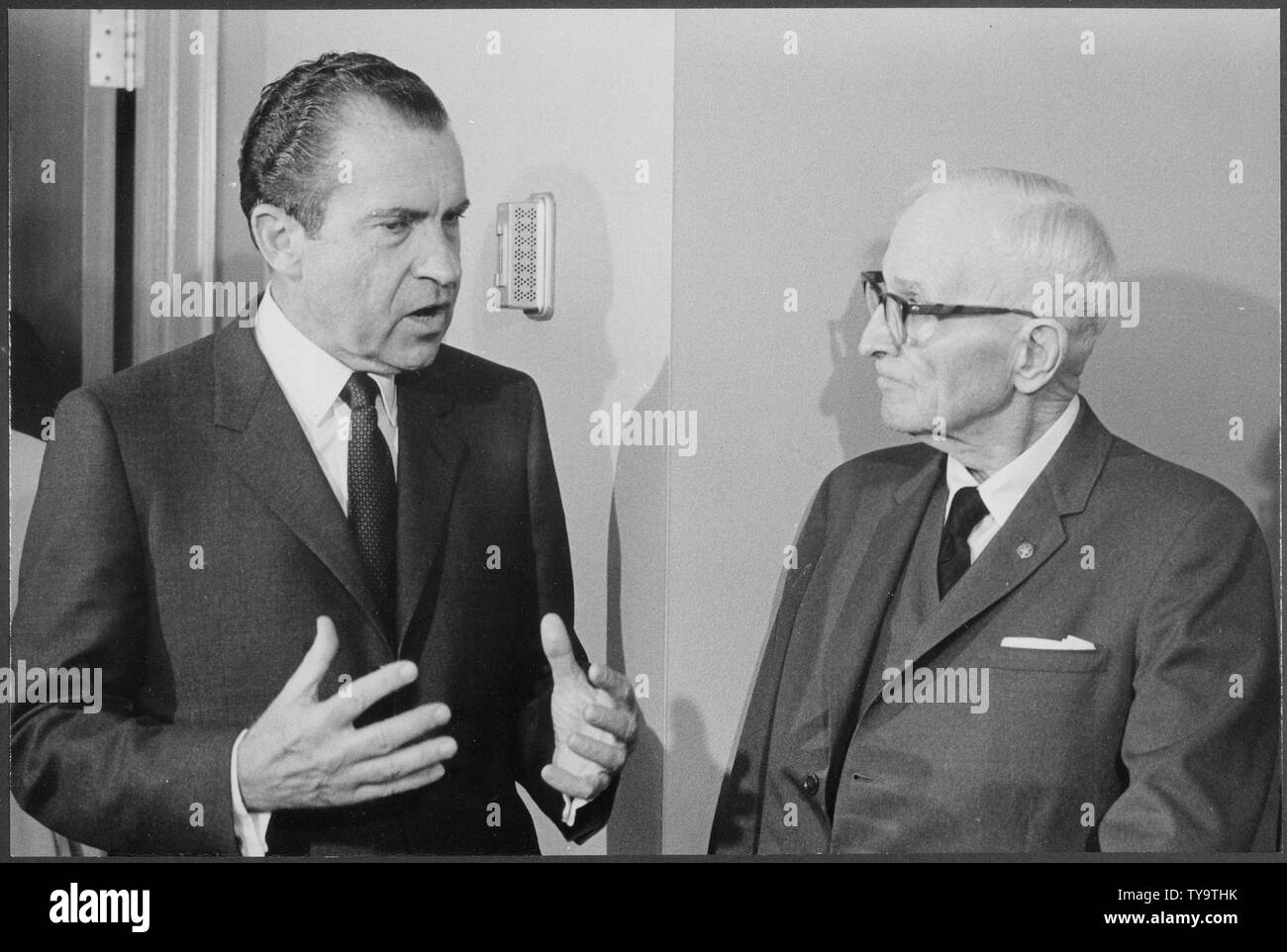 Nixon meeting with former President Harry S.Truman; Scope and content:  Pictured: Richard M. Nixon, Harry S. Truman. Subject: Past President's  Stock Photo - Alamy