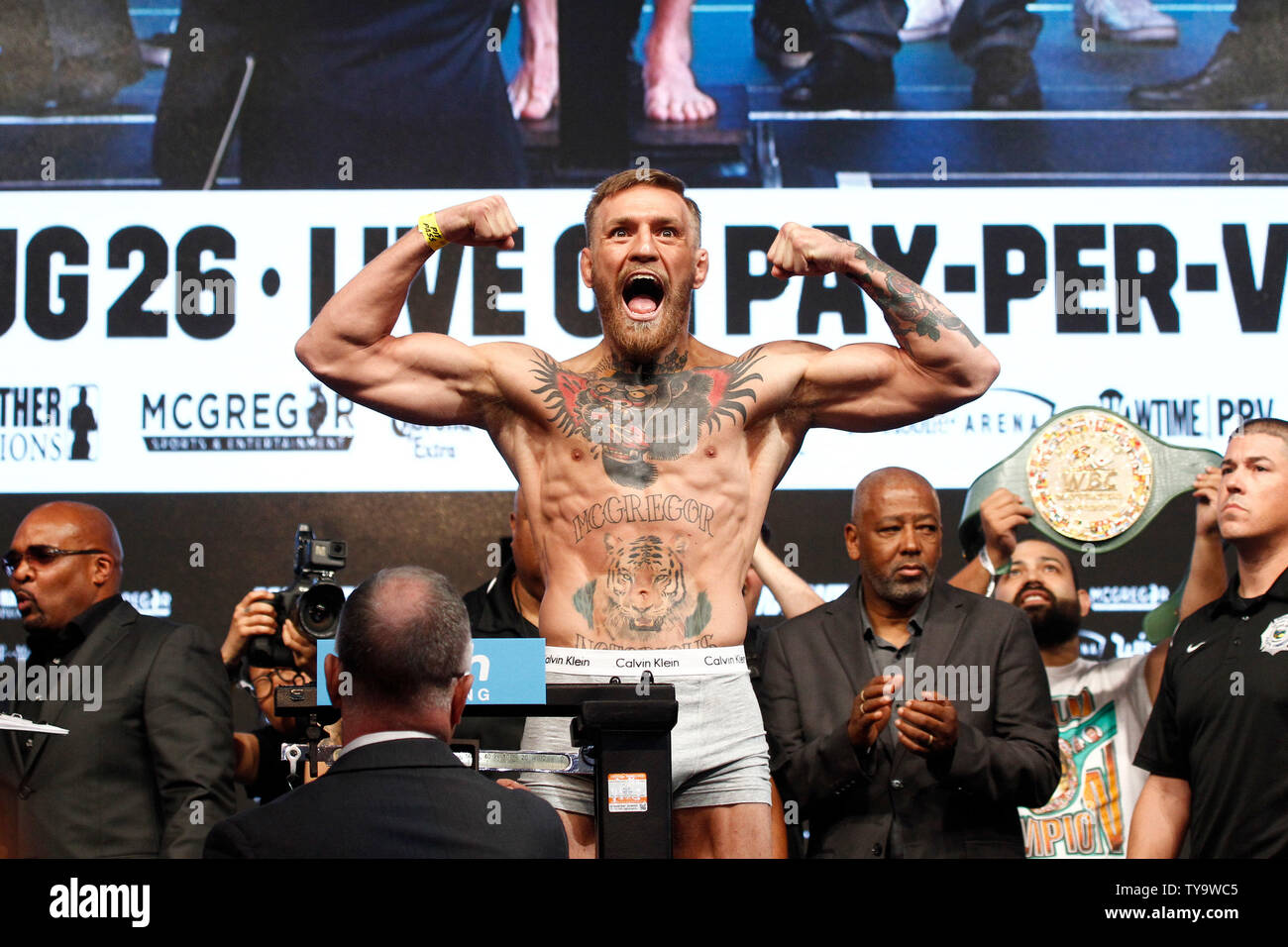 Conor McGregor vs Floyd Mayweather: The Story Behind the Money Fight -  EssentiallySports