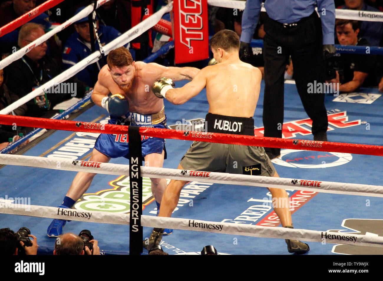 Boxing world championship hi-res stock photography and images - Page 20 -  Alamy