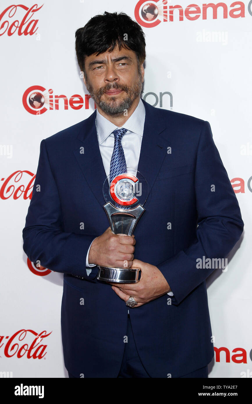 Recipient of the 'Male Star of the Year' award Benicio del Toro arrives
