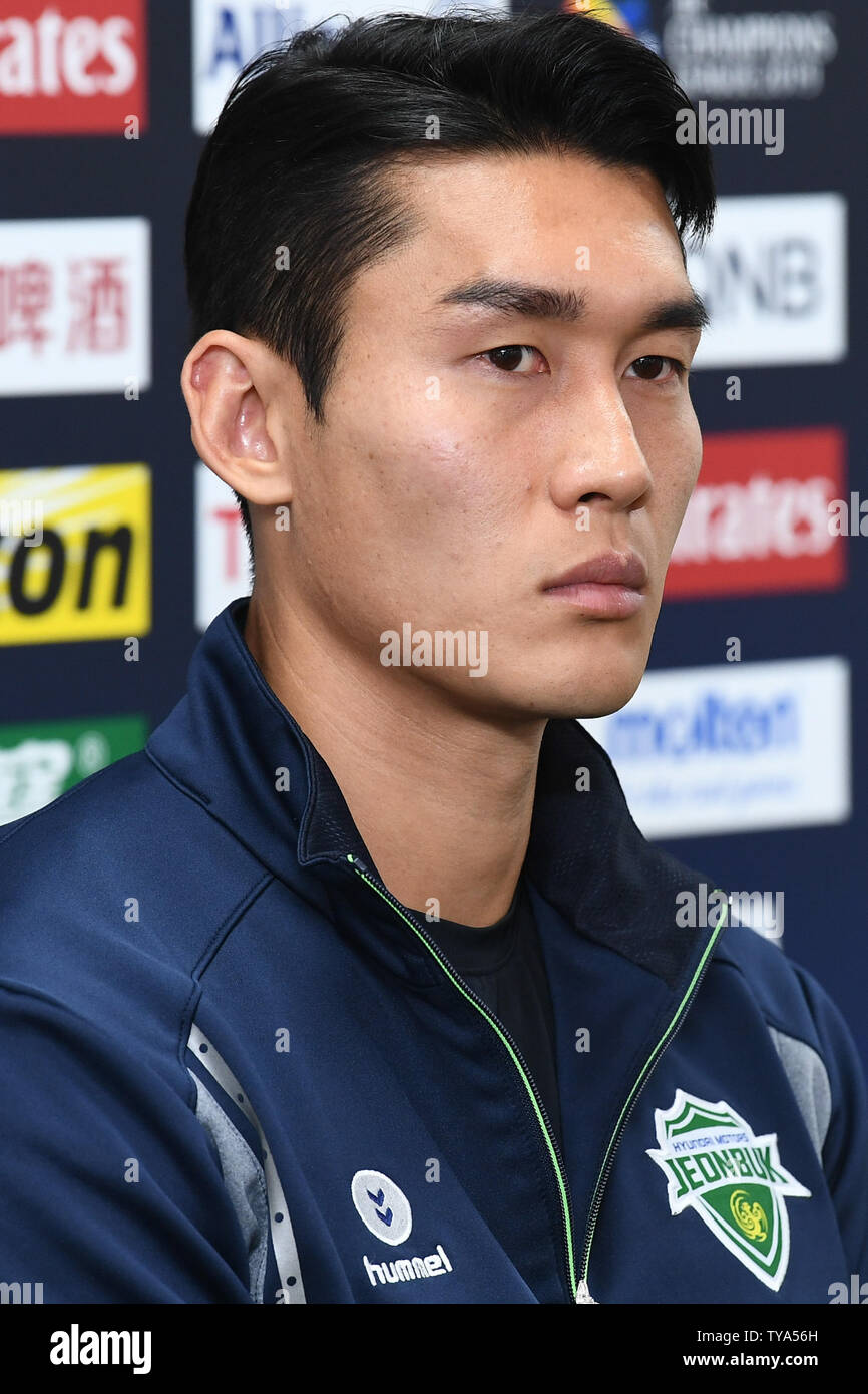 Lee Yong of South Korea's Jeonbuk Hyundai Motors F.C. attends a press conference before the eighth-final match against China's Shanghai SIPG F.C. during the 2019 AFC Champions League in Jeonju, South Korea, 25 June 2019. Stock Photo
