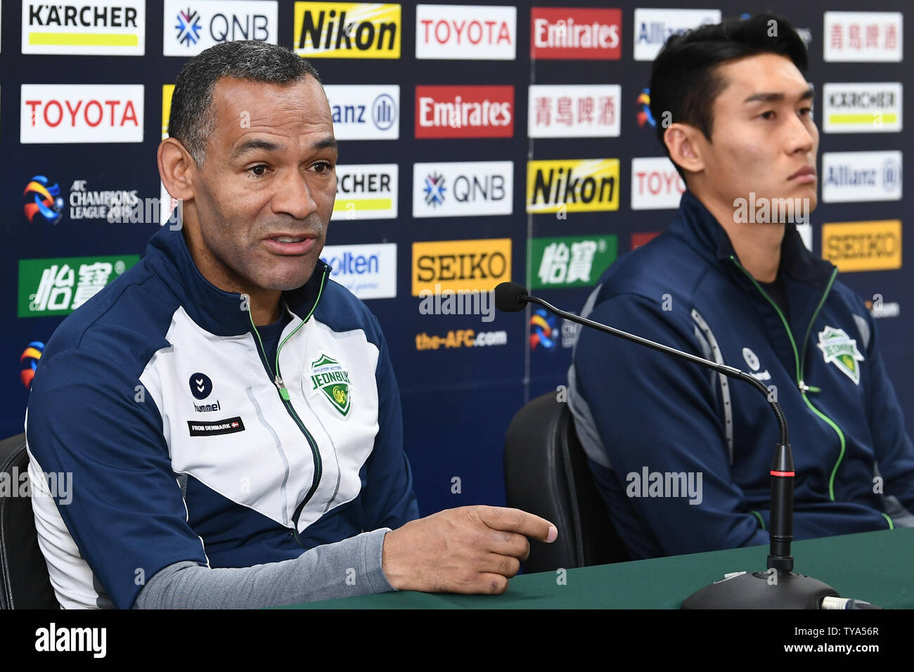 Head coach Jose Morais, left, and Lee Yong of South Korea's Jeonbuk Hyundai Motors F.C. attend a press conference before the eighth-final match against China's Shanghai SIPG F.C. during the 2019 AFC Champions League in Jeonju, South Korea, 25 June 2019. Stock Photo