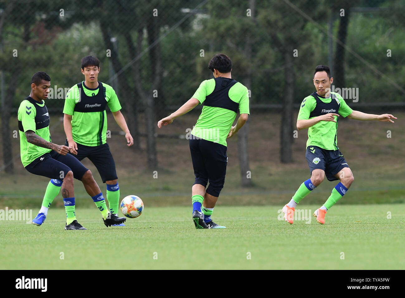 Players Of South Korea S Jeonbuk Hyundai Motors F C Take Part In A Training Session Before The Eighth Final Match Against China S Shanghai Sipg F C During The 19 Afc Champions League In Jeonju South