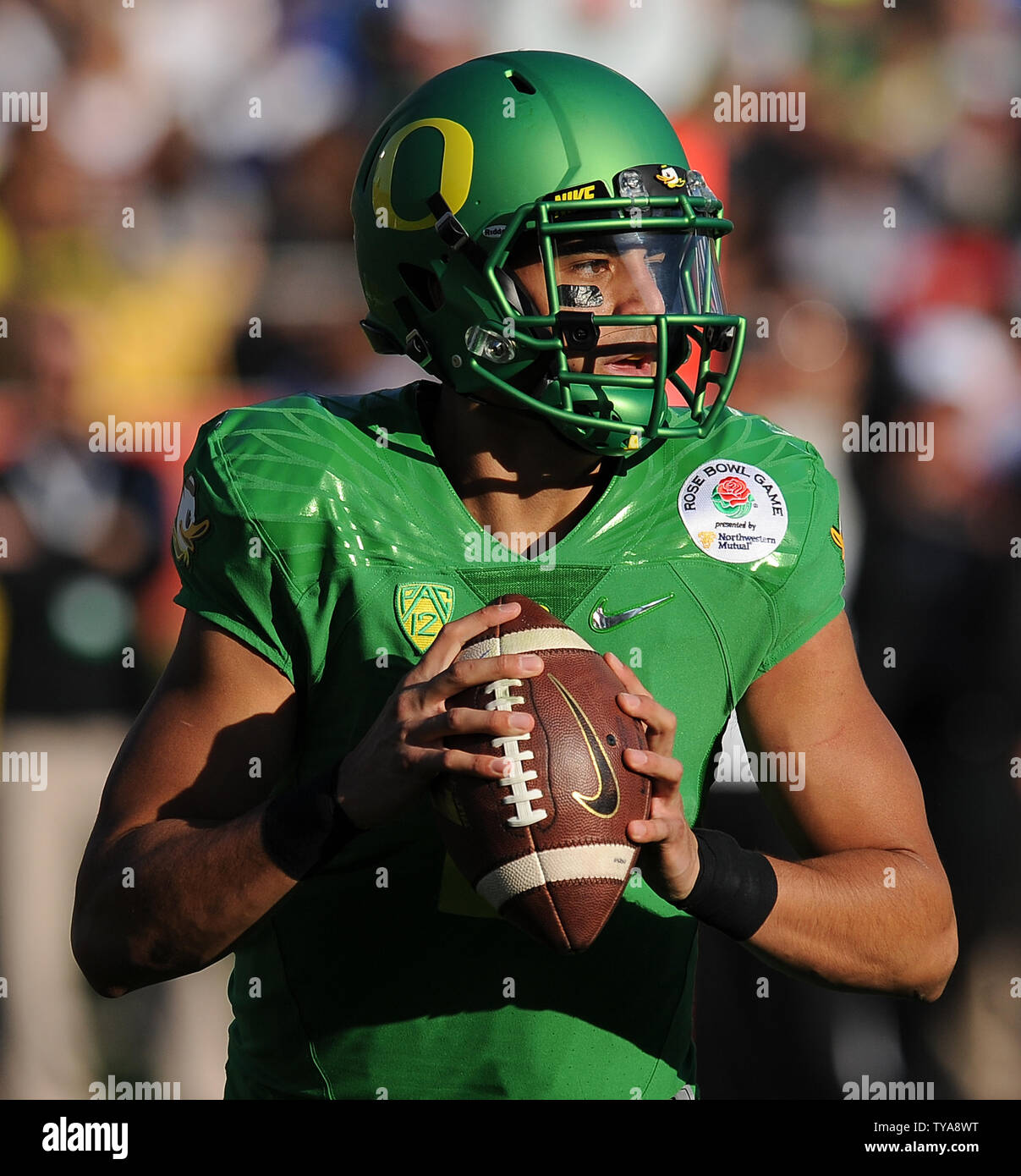 Oregon Ducks quarterback Marcus Mariota (8) drops back to pass in the first  quarter against the Florida State Seminoles at the College Football Playoff  Semifinal of the Rose Bowl in Pasadena, California