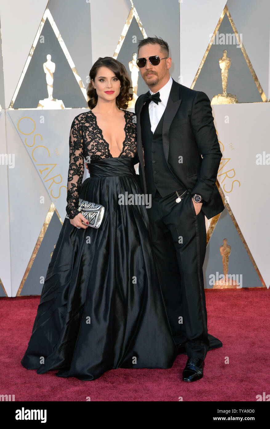 Charlotte Riley Tom Hardy Hochzeit Tom Hardy Grows His Hair Back At
