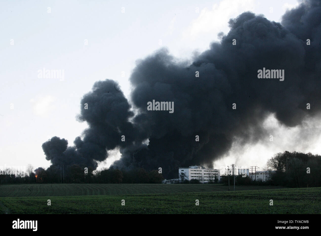 Fire in hemel hempstead hires stock photography and images Alamy