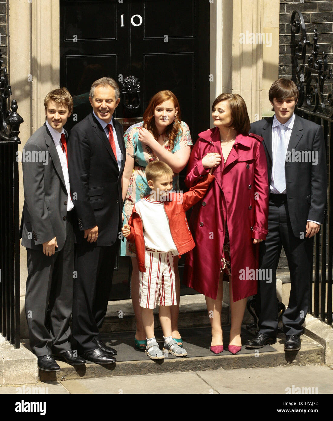 The family of British Prime Minister Tony Blair, Euan, Tony Blair, Kathryn, Leo, Cherie and Nicolas (L to R) face the media on the doorstep of No.10 Downing Street after Tony Blair offered his resignation to Her Majesty the Queen on June 27, 2007. Blair leaves his role as British Prime Minister to become the Envoy to the Middle East after ten years in power. (UPI Photo/Hugo Philpott) Stock Photo