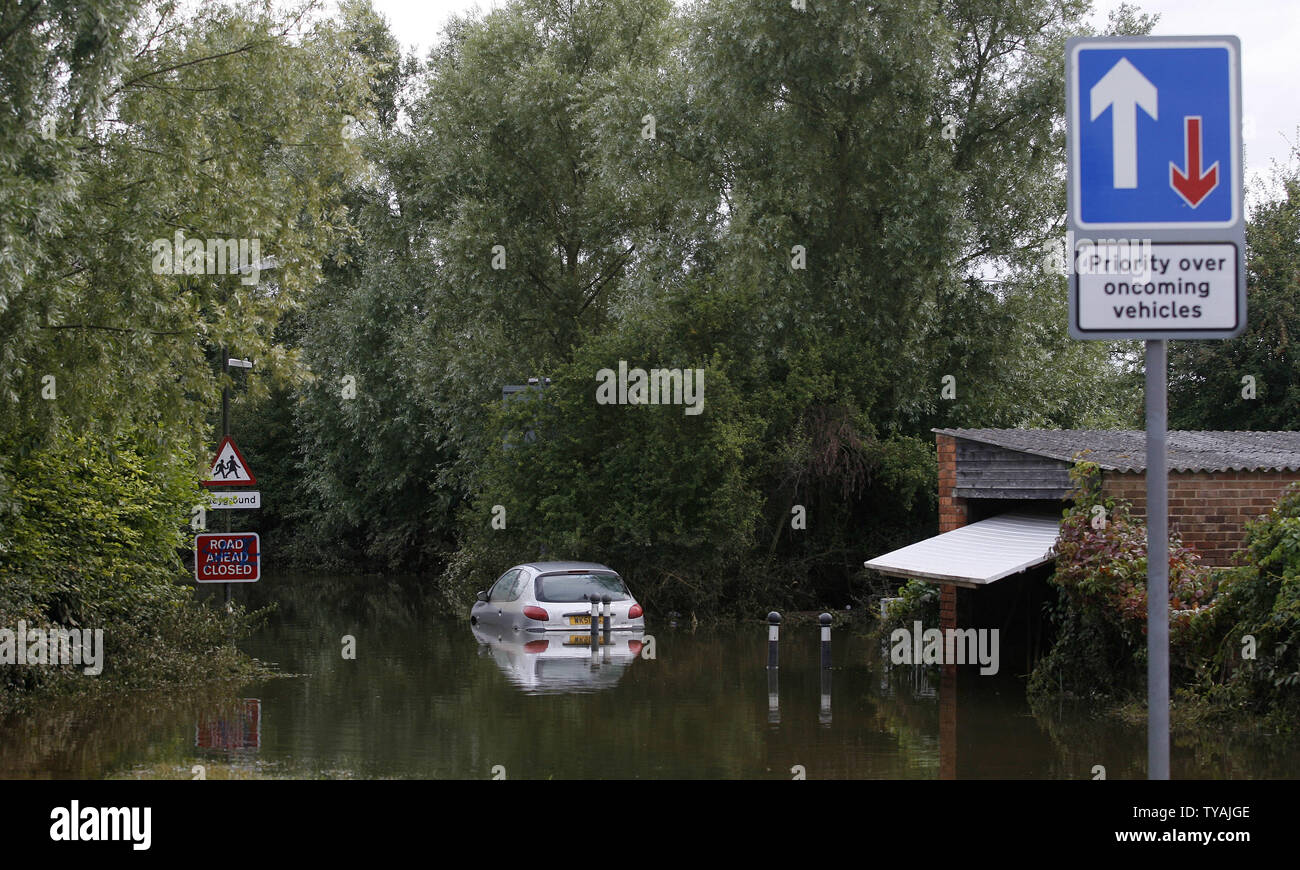 A car in the village of Tewkesbury in Gloucester is just visible after recent heavy rainfalls have flooded the area in Tewkesbury, England on July 25, 2007. Locals fear one more downpour will cause extensive flooding to the town. (UPI Photo/Hugo Philpott) Stock Photo
