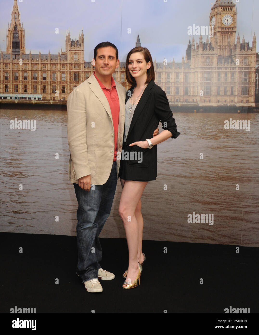 Steve carell and anne hathaway hi-res stock photography and images - Alamy