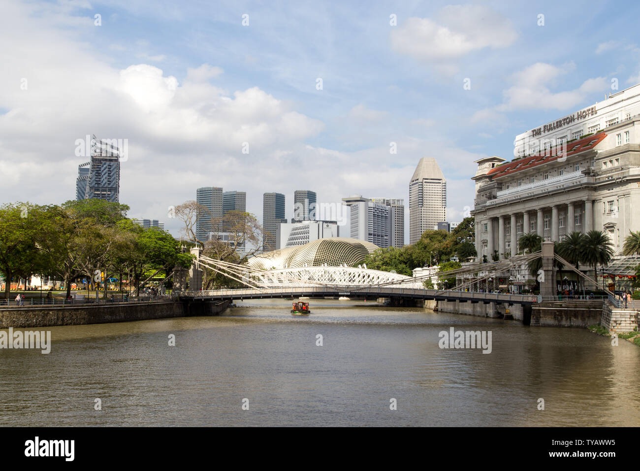 Cavenagh bridge in Singapore Stock Photo