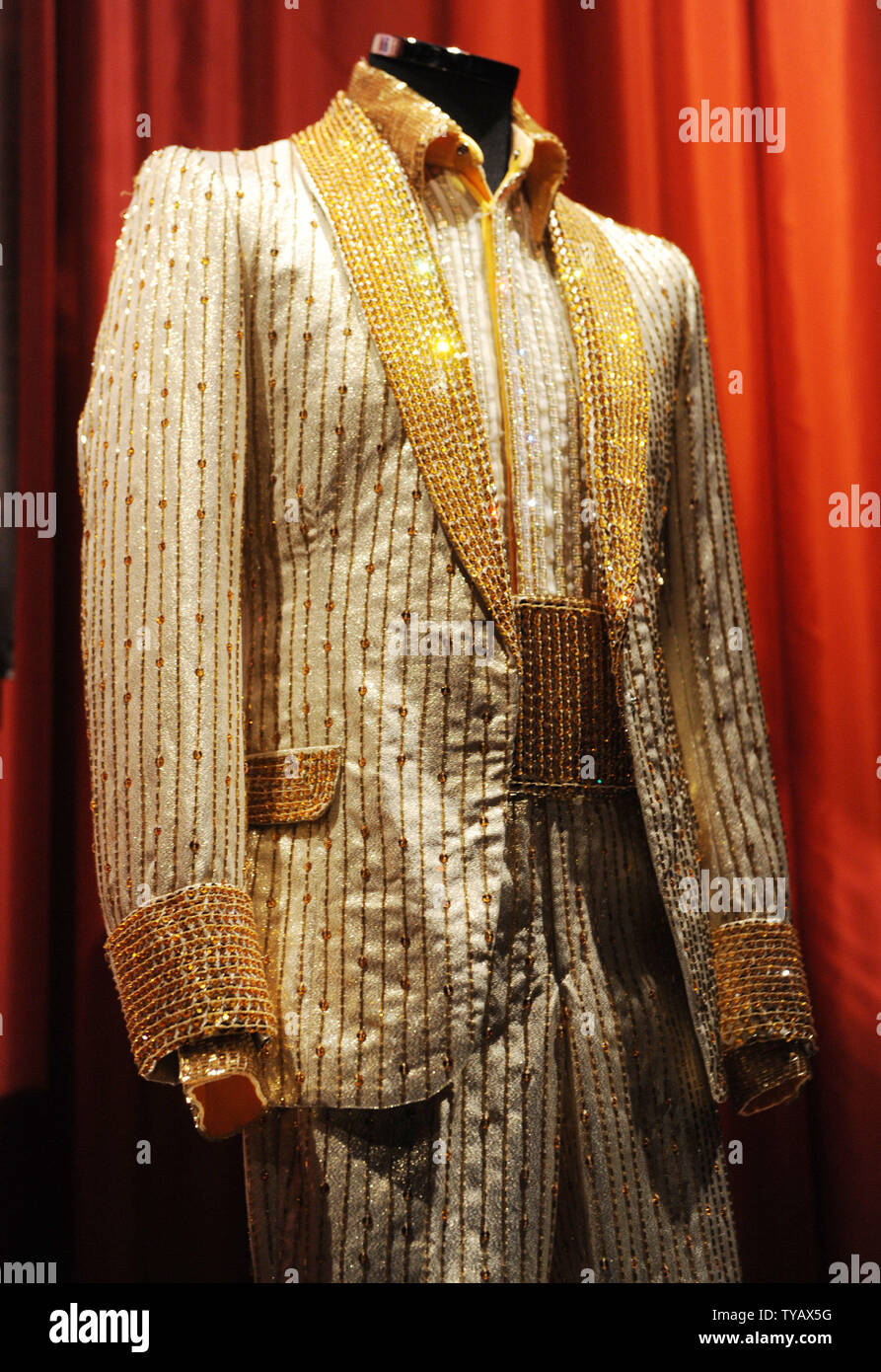 Michael jackson costume hi-res stock photography and images - Page 2 - Alamy