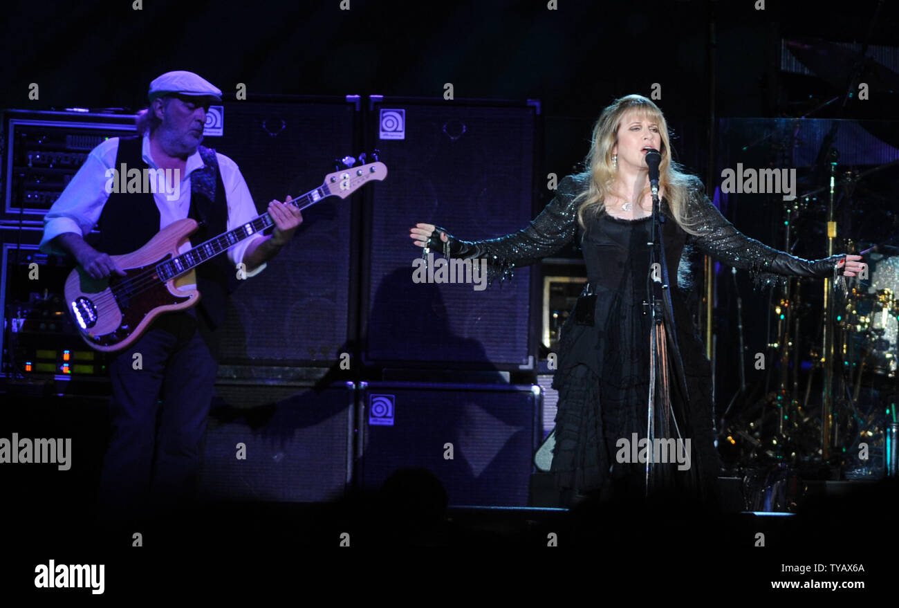 fleetwood mac artist names concert scheduled for charlotte 2018