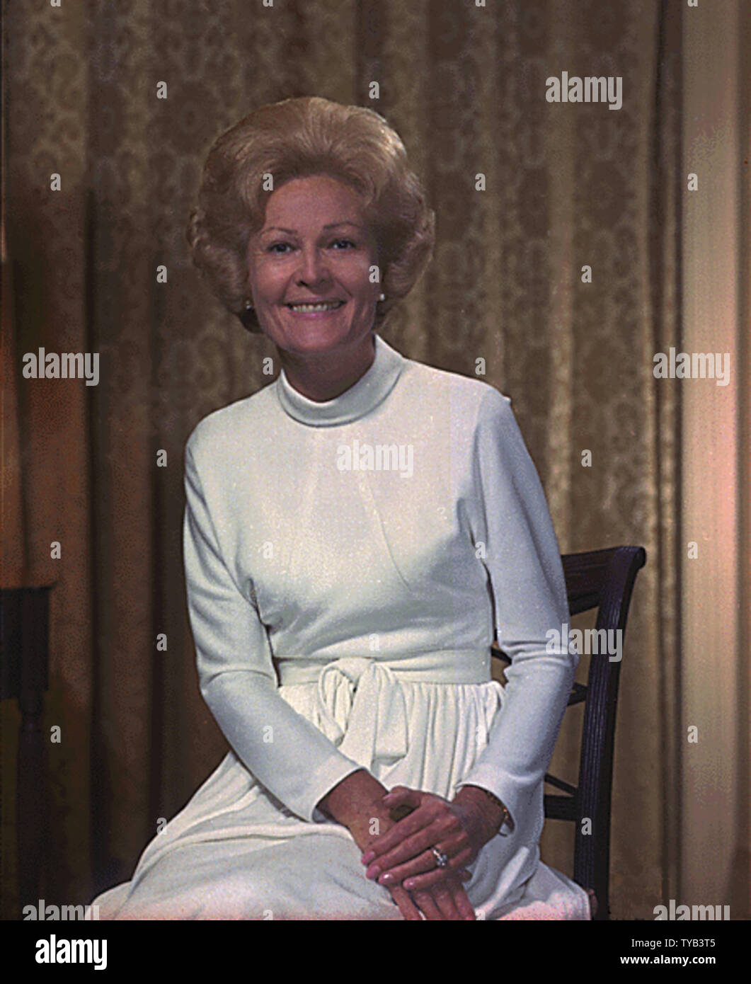 Pat nixon 1973 hi-res stock photography and images - Alamy