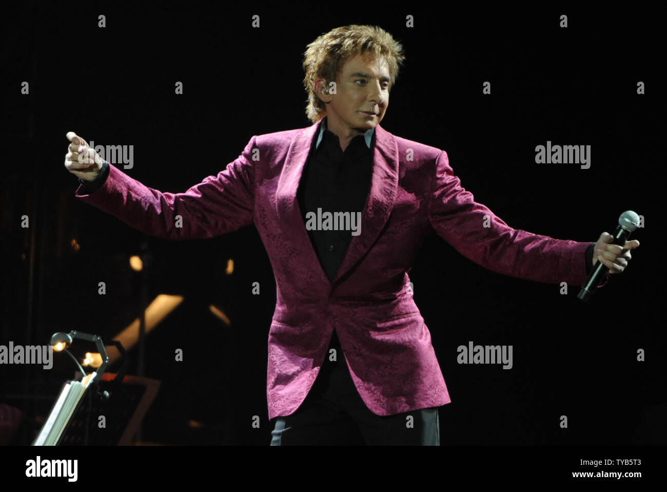 4 Barry Manilow Photo American Singer Songwriter Music Poster On Stage Smiling