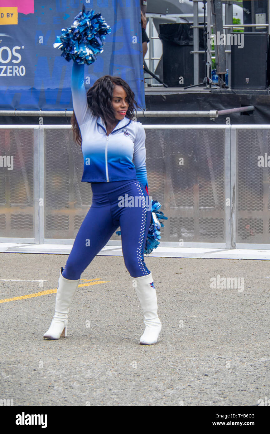 Afro-American Tennessee Titans cheerleader at NFL Draft 2019 Nissan Stadium, Nashville Tennessee, USA. Stock Photo