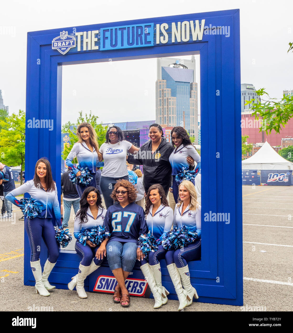 Nfl cheerleaders hires stock photography and images Alamy