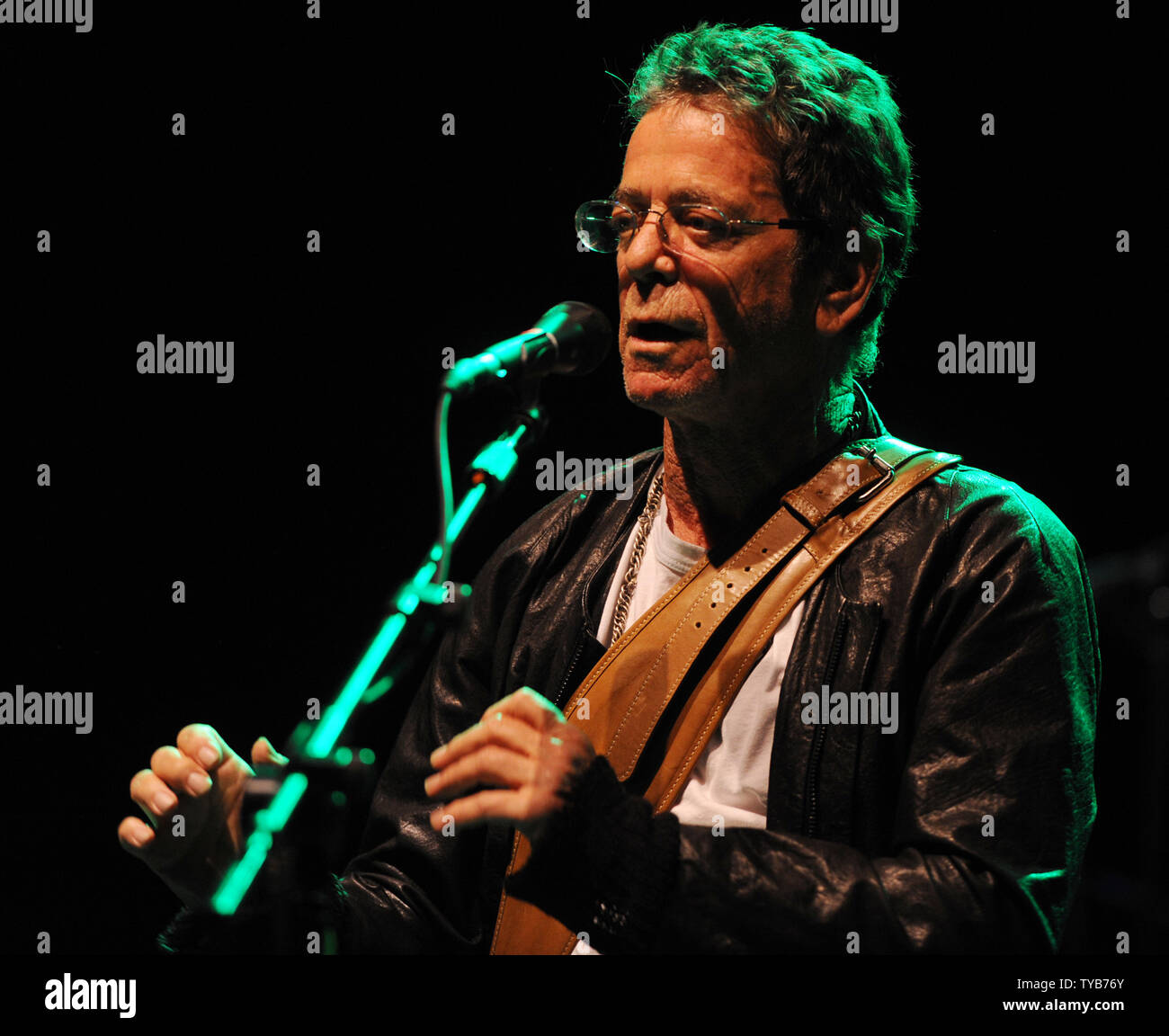Singer Reed American singer/ guitarist Lou Reed perfoms at Hammersmith Apollo in ...