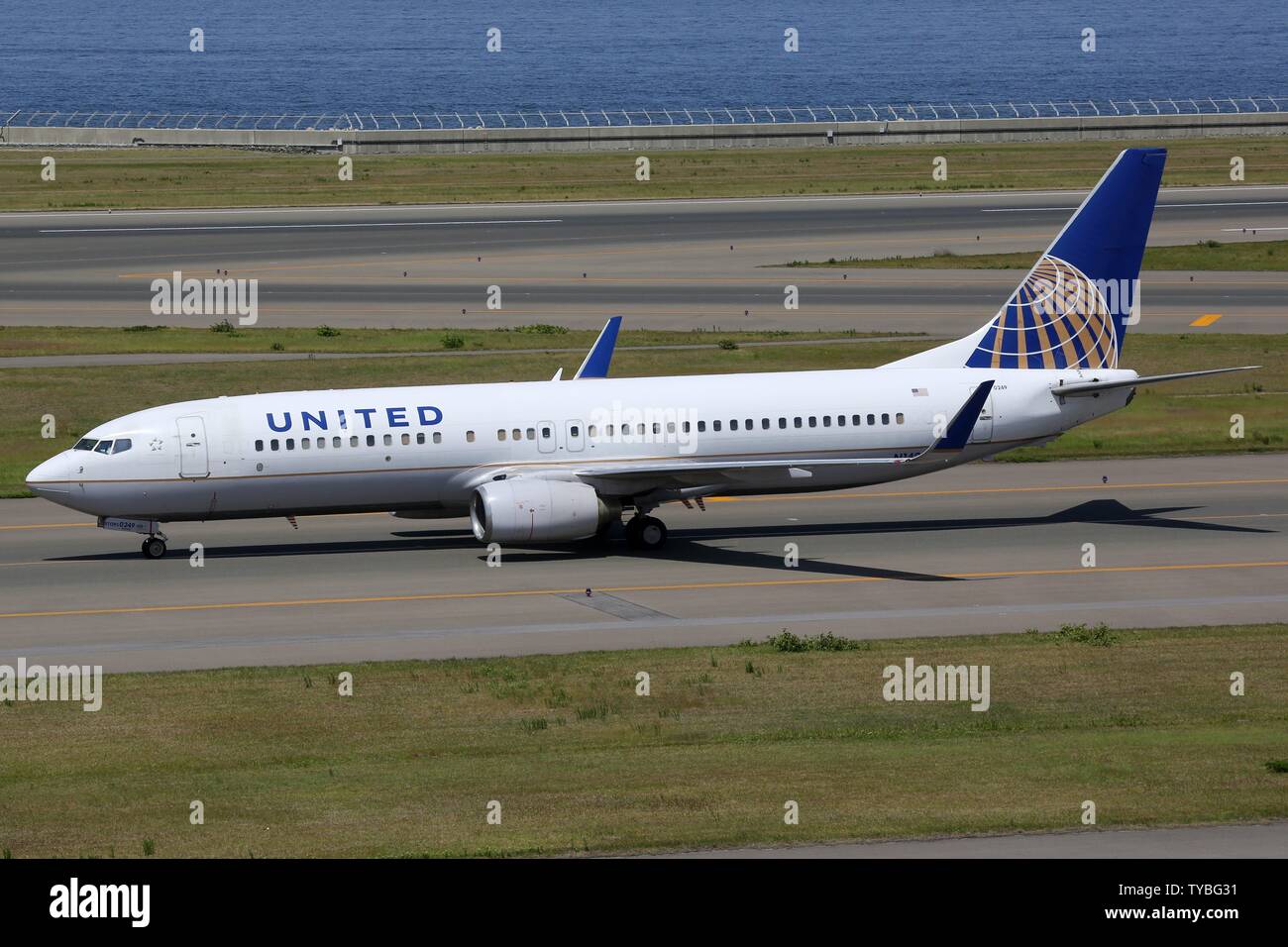 Nagoya, Japan – 23.  May 2014: United Airlines Boeing 737 at Nagoya Chubu Centrair airport (NGO) in Japan. | usage worldwide Stock Photo