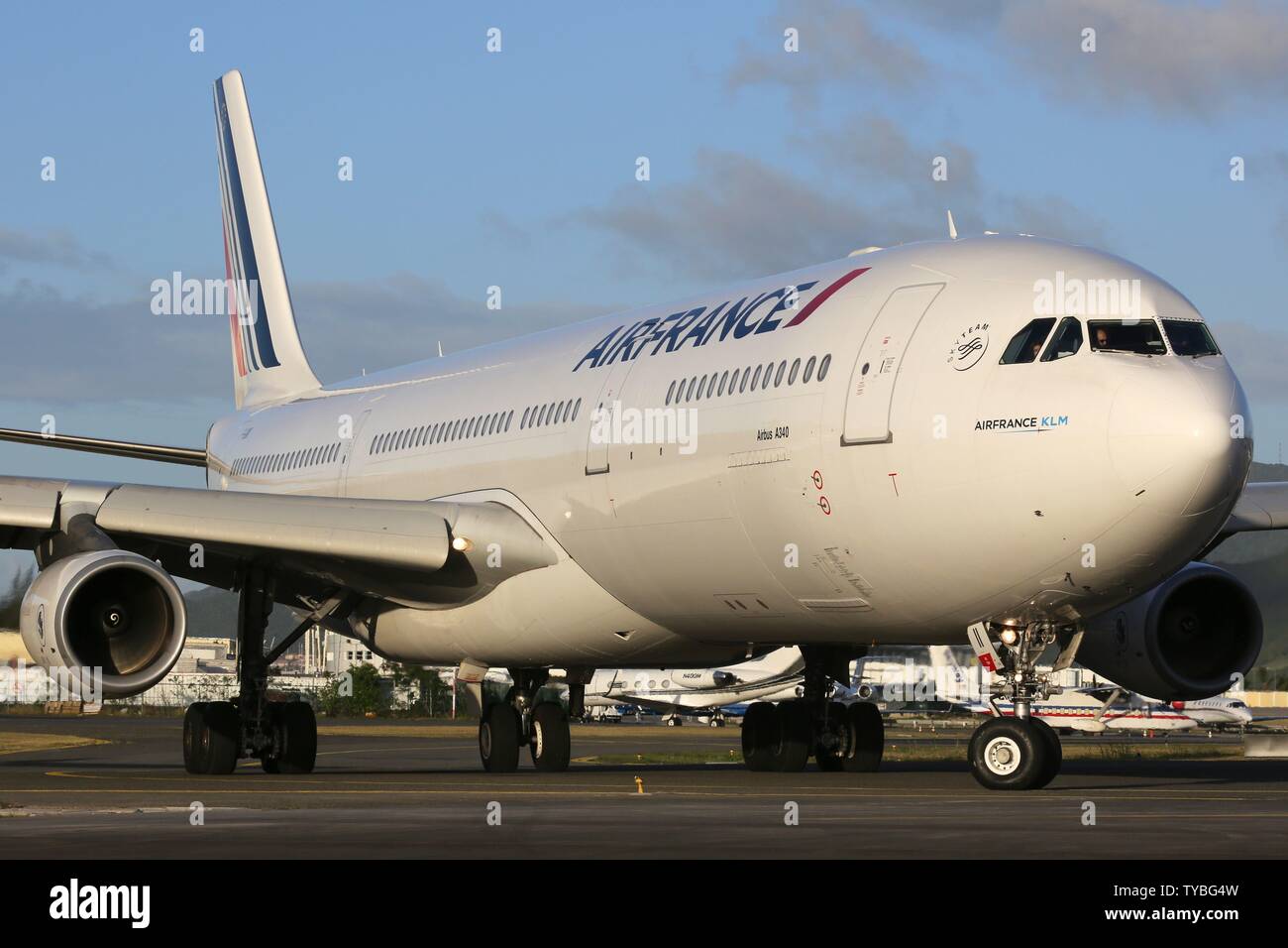 St. Maarten – 17. February 2014: Air France Airbus A340-300 at Princess  Juliana International (SXM) on St. Maarten. | usage worldwide Stock Photo
