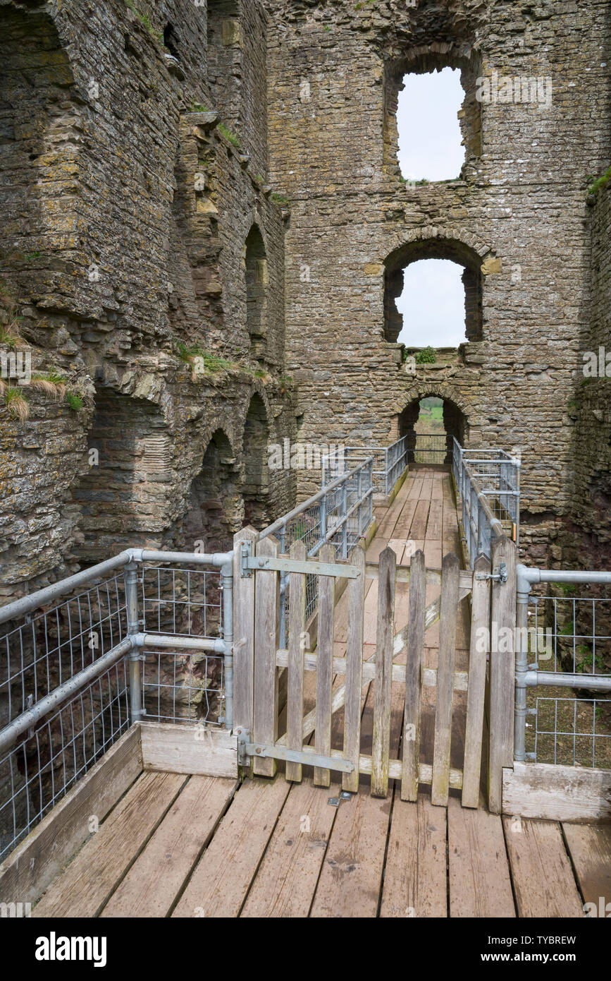 Ruins of Clun castle in the Shropshire hills, England. An 11th century castle with later 13th century keep. Stock Photo
