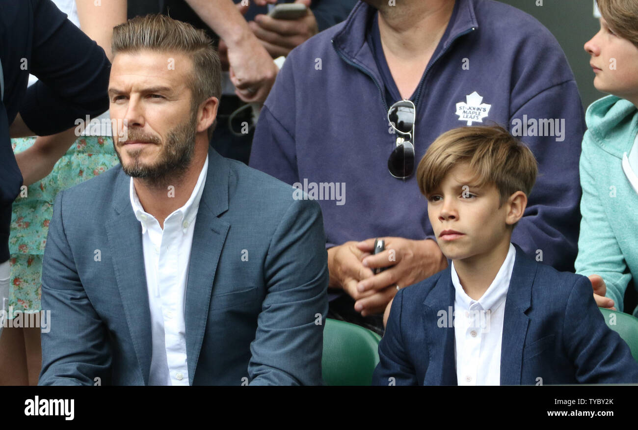 David Beckham And Son Romeo Watch Great Britain S Andy Murray In His Match Against Canada S Vasek