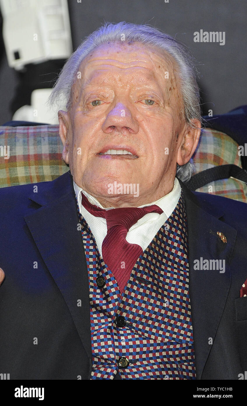 English actor Kenny Baker attends the European Premiere of “Star Wars