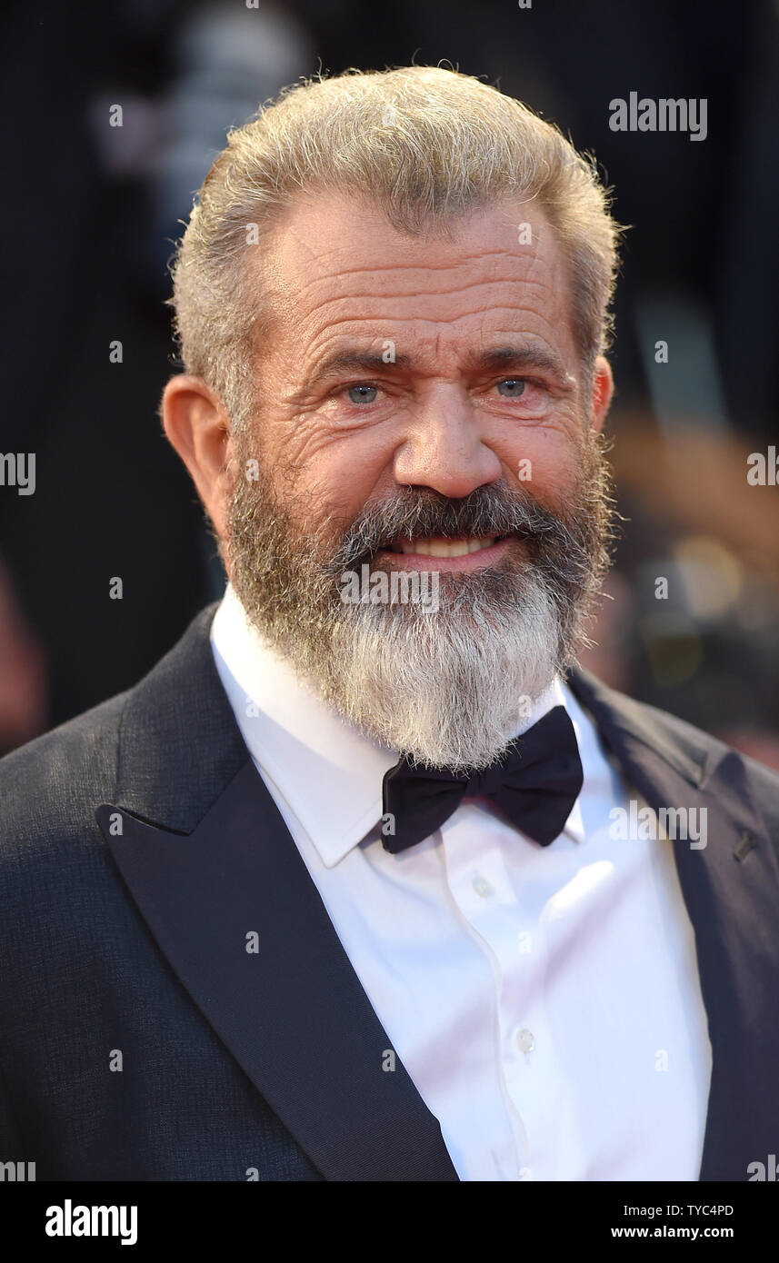 Australian actor Mel Gibson attends the premiere for Hacksaw Ridge ...