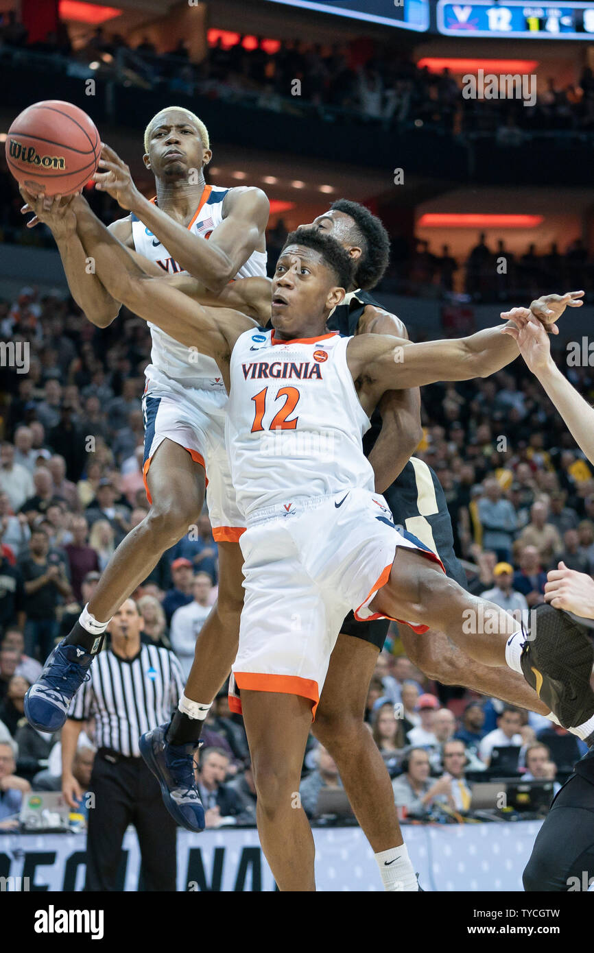 Virginia Cavaliers guard De Andre Hunter 12 and forward Mamadi