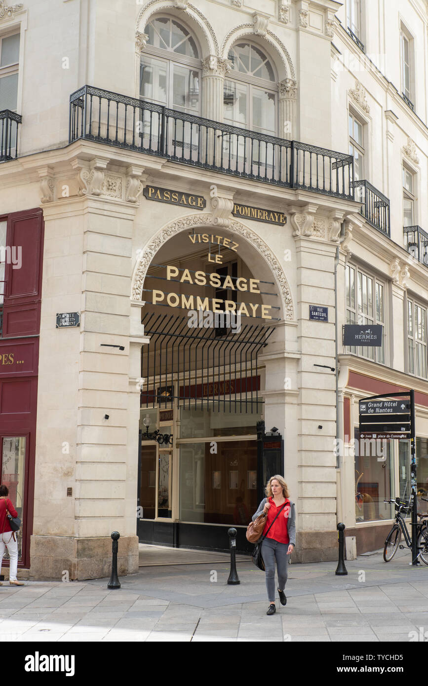 Passage Pommeraye ist eine Einkaufspassage in Nantes. Es wurde 1843 eröffnet. // Passage Pommeraye - opened in 1843 - is shopping arcade in Nantes. Stock Photo