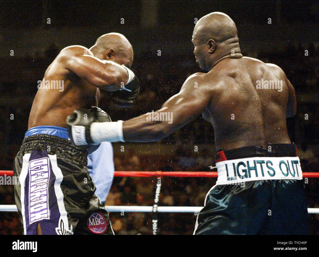 https://c8.alamy.com/comp/TYCHXP/cruiserweight-champion-james-toney-right-shows-the-combinations-of-punches-he-used-throughout-his-fight-with-4-time-champion-evander-holyfield-causing-the-ex-champion-to-miss-and-created-the-frustration-that-ultimately-wound-up-in-a-9th-round-tko-by-toney-at-mandalay-bay-in-las-vegas-nevada-on-october-4-2003-upiroger-williams-TYCHXP.jpg