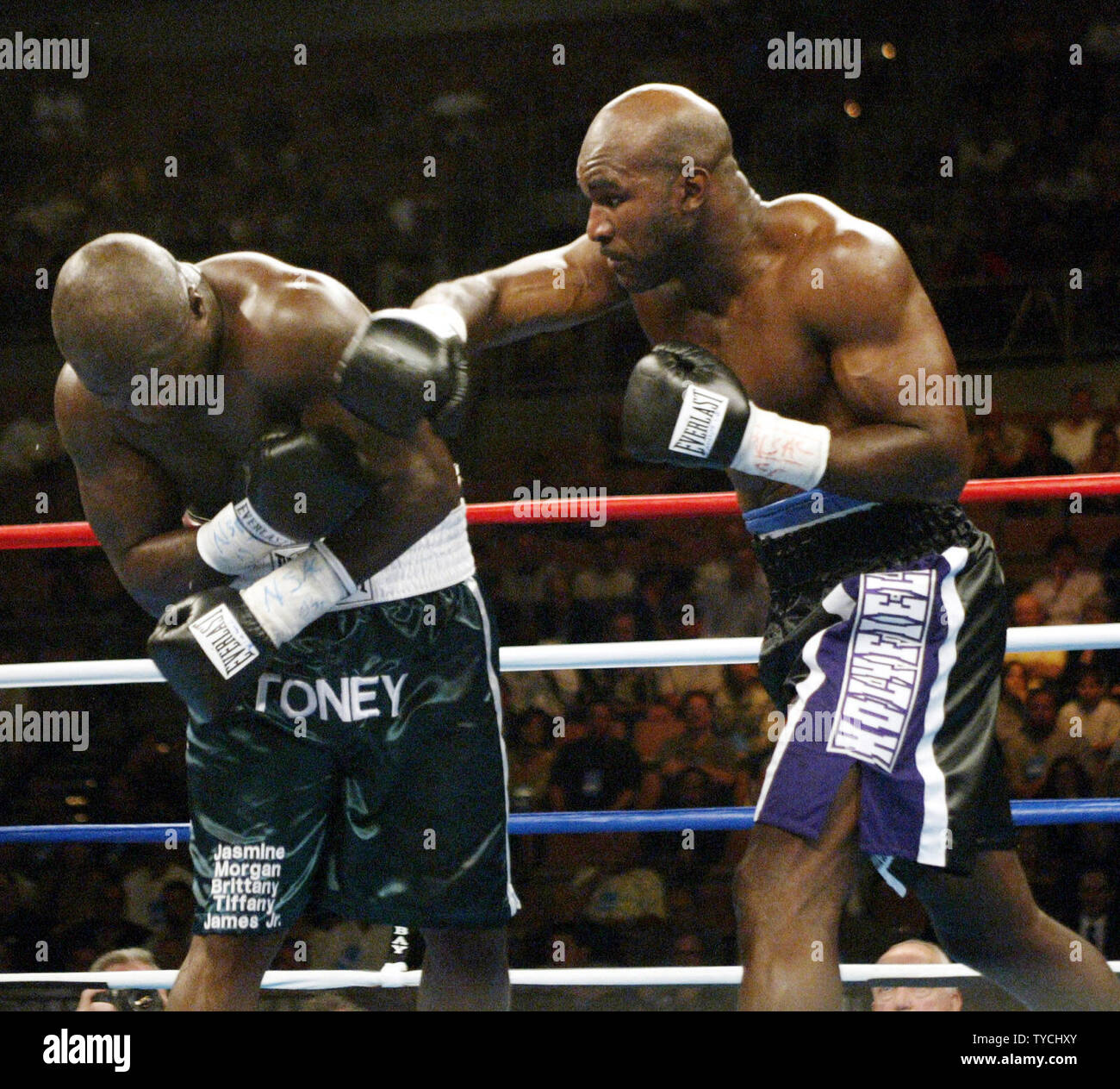 Cruiserweight champion James Toney (left) shows the angles he used throughout his fight with 4 time champion Evander Holyfield, causing the ex champion to miss and created the frustration that ultimately wound up in a 9th round TKO by Toney at Mandalay Bay, in Las Vegas, Nevada on October 4, 2003. (UPI/ROGER WILLIAMS) Stock Photo