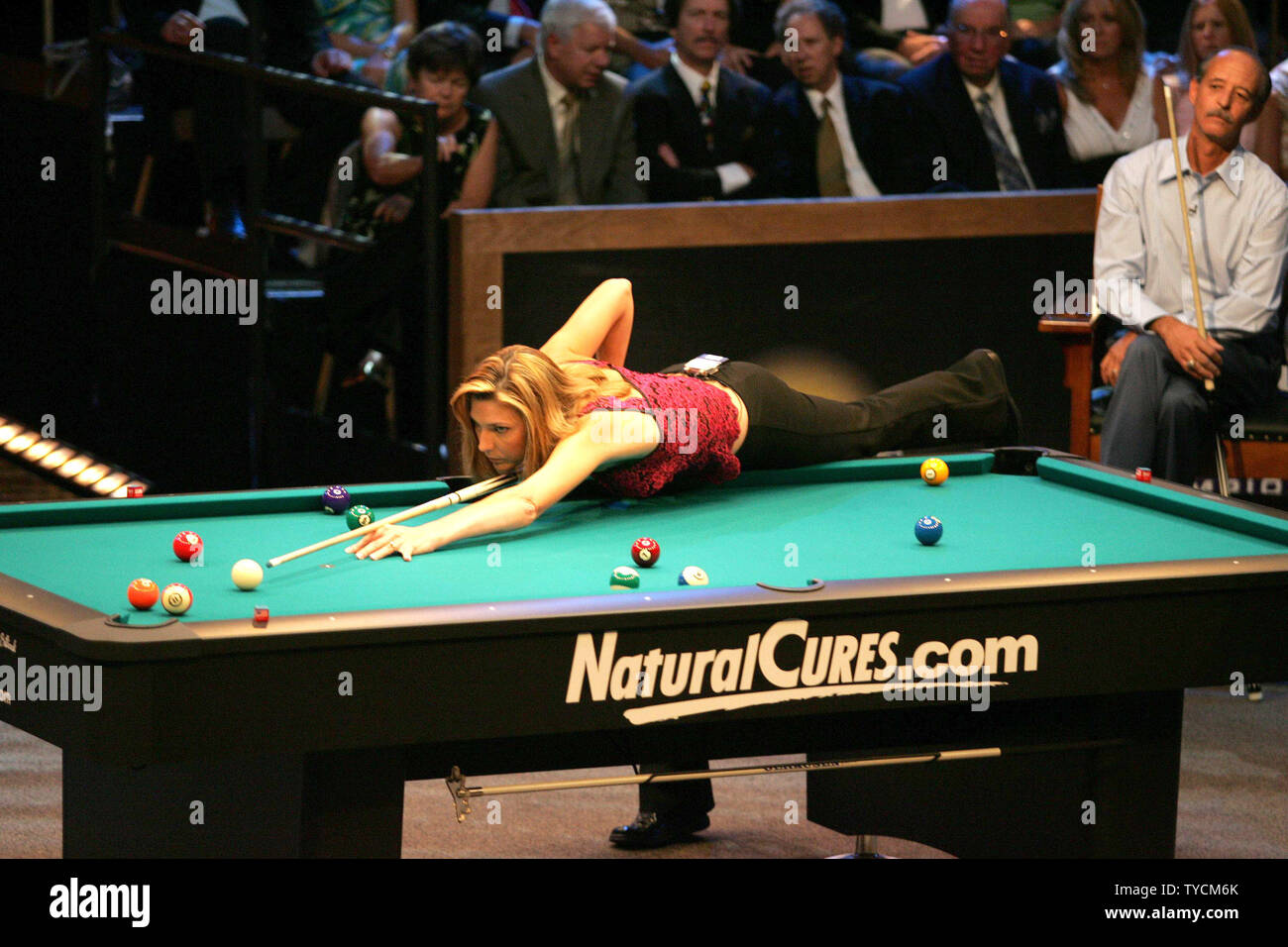 bille Markeret snack Woman's pool champion Loree Jon Jones competes in the Intenational Pool  Tour Worlds 8-Ball Championship with the men's champion Mike Sigel for a  purse of $150,000 at Mandalay Bay in Las Vegas,