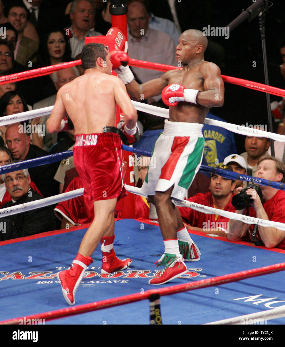 Floyd Mayweather Vs Oscar Dela Hoya