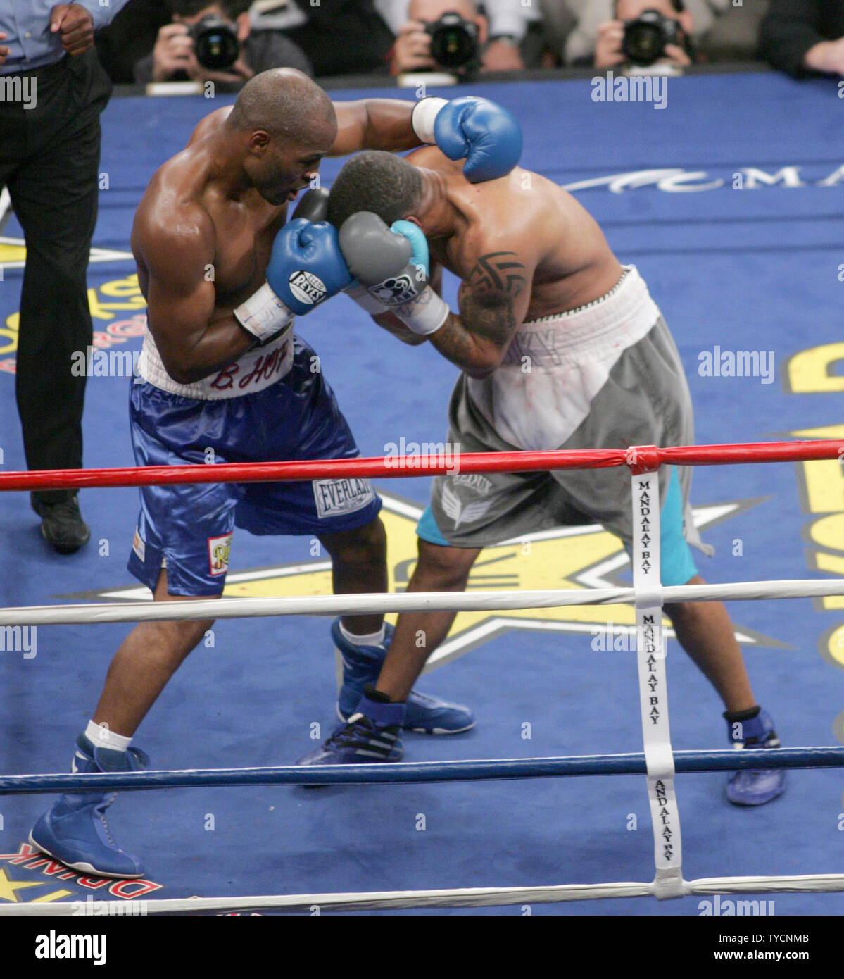 Champion Bernard Hopkins (L) hits challenger Winky Wright with a right  during the Ring Magazine Light Heavyweight title fight at Mandalay Bay in Las Vegas on July 21, 2007. Hopkins won by decision.  (UPI Photo/Roger Williams) Stock Photo
