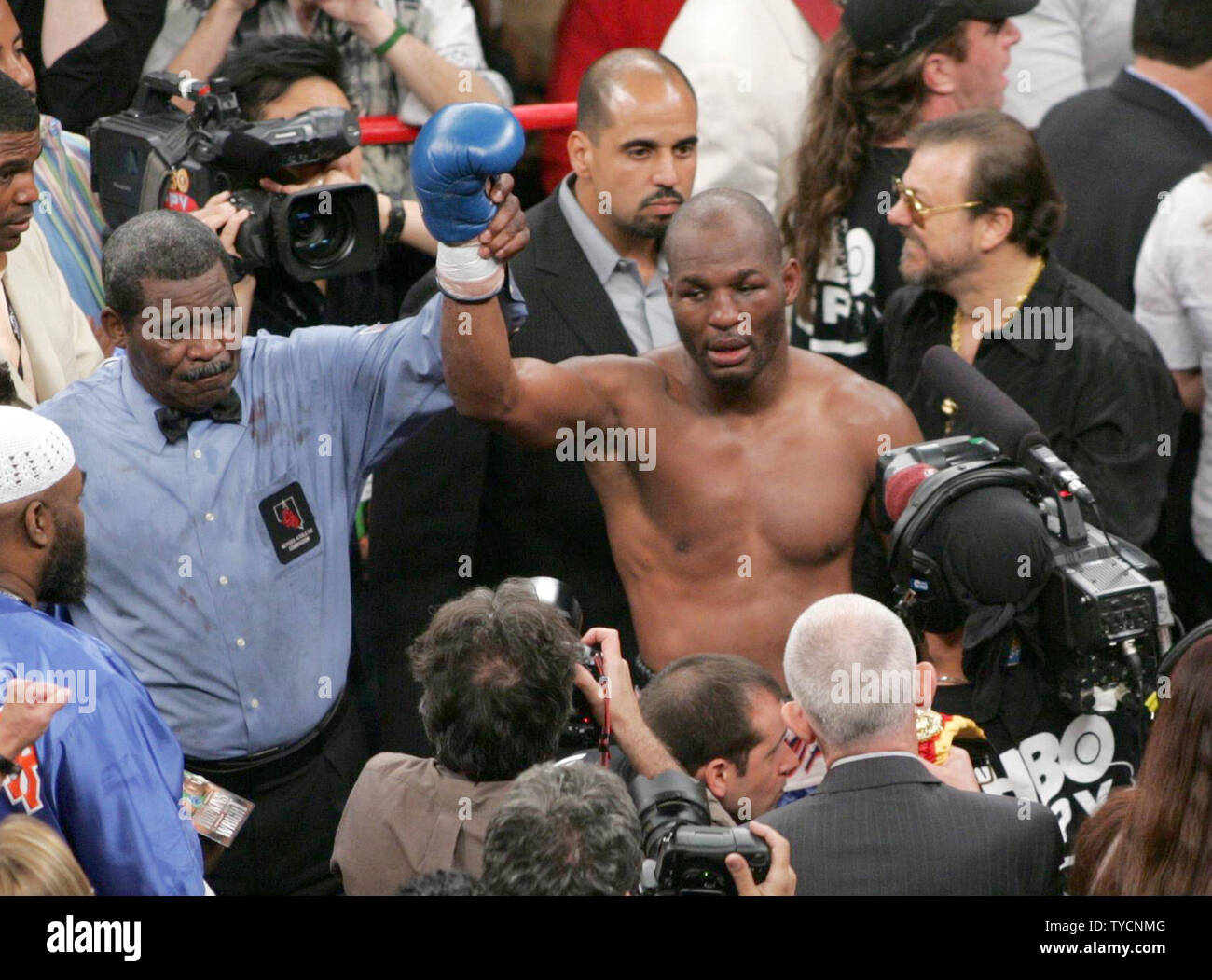 Champion Bernard Hopkins celebrates his victory over challenger Winky Wright for the Ring Magazine Light Heavyweight title at  Mandalay Bay in Las Vegas on July 21, 2007. Hopkins won by decision.  (UPI Photo/Roger Williams) Stock Photo