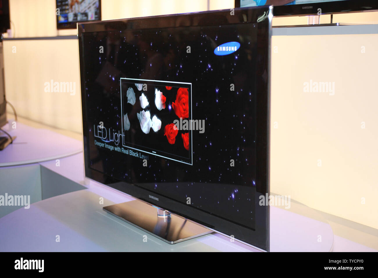 Samsung Corporation displays their newest LED TV 8000 monitor during the  International Consumer Electronics Show (CES) in Las Vegas on January 8,  2009. Samsung's light emitting diode, LED TV 8000 model offers