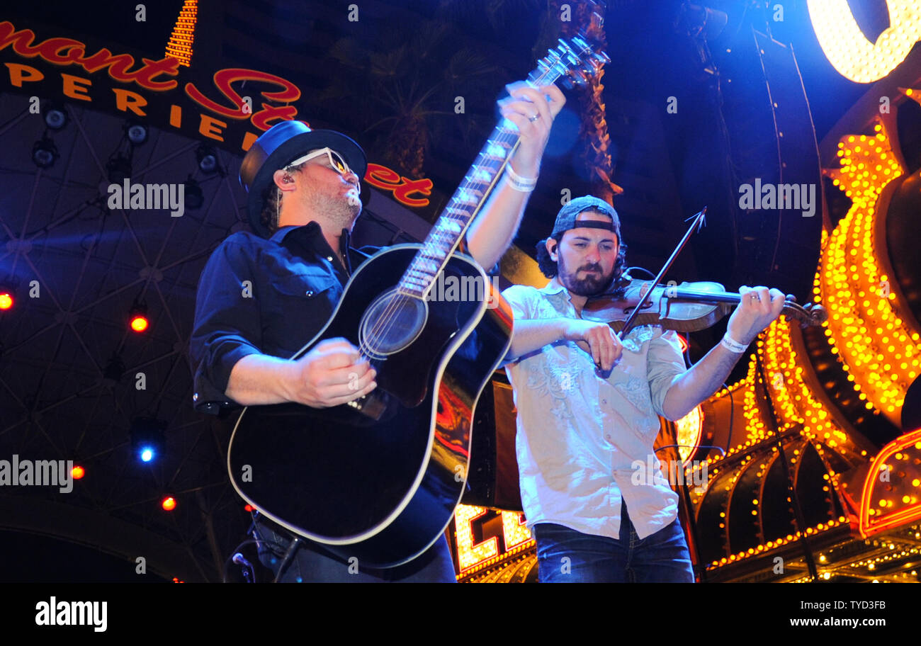 Brady black of the randy rogers band hi-res stock photography and ...