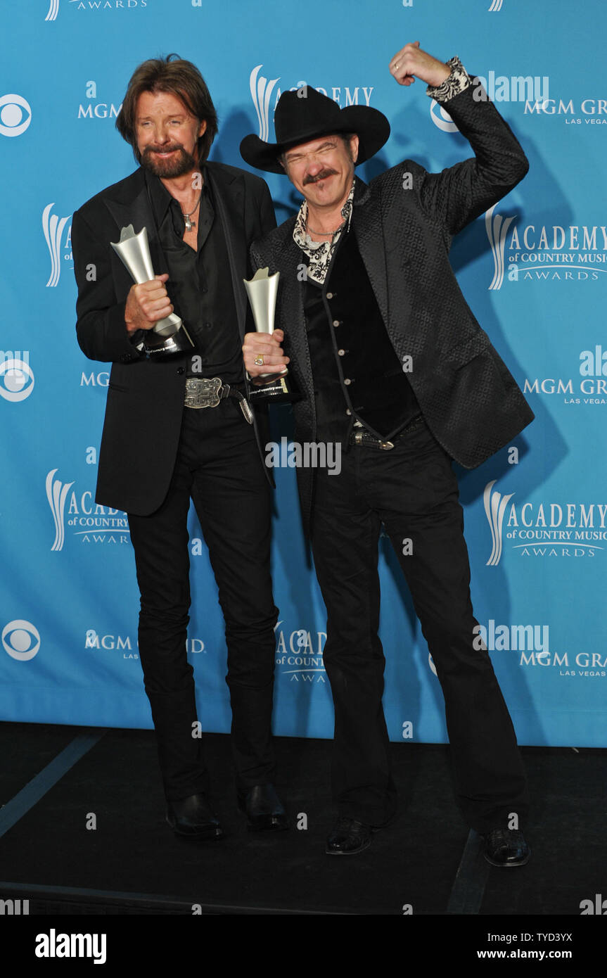 Kix Brooks (R) and Ronnie Dunn, of the duo Brooks and Dunn, arrive in