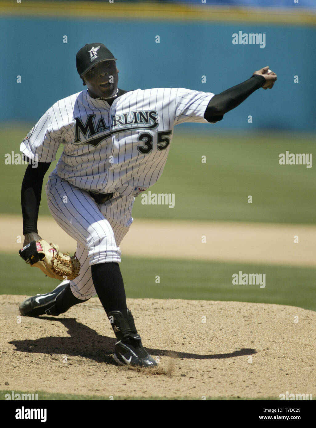 Dontrelle Willis gets a chance from Reds - The San Diego Union-Tribune