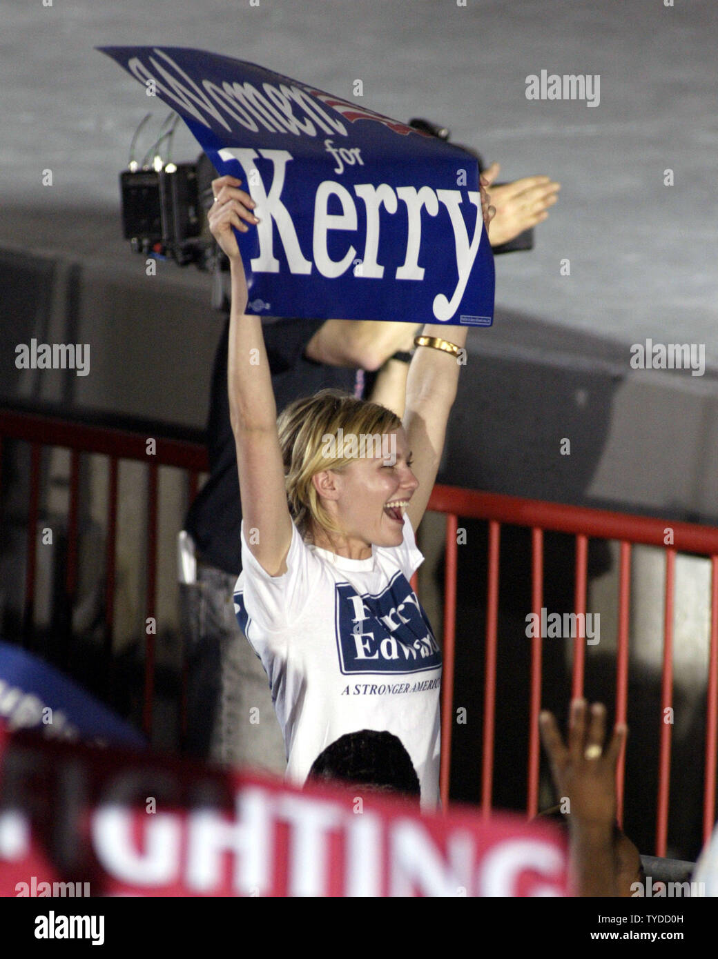 Kirsten Dunst shows her supportat for Senator John Kerry at the