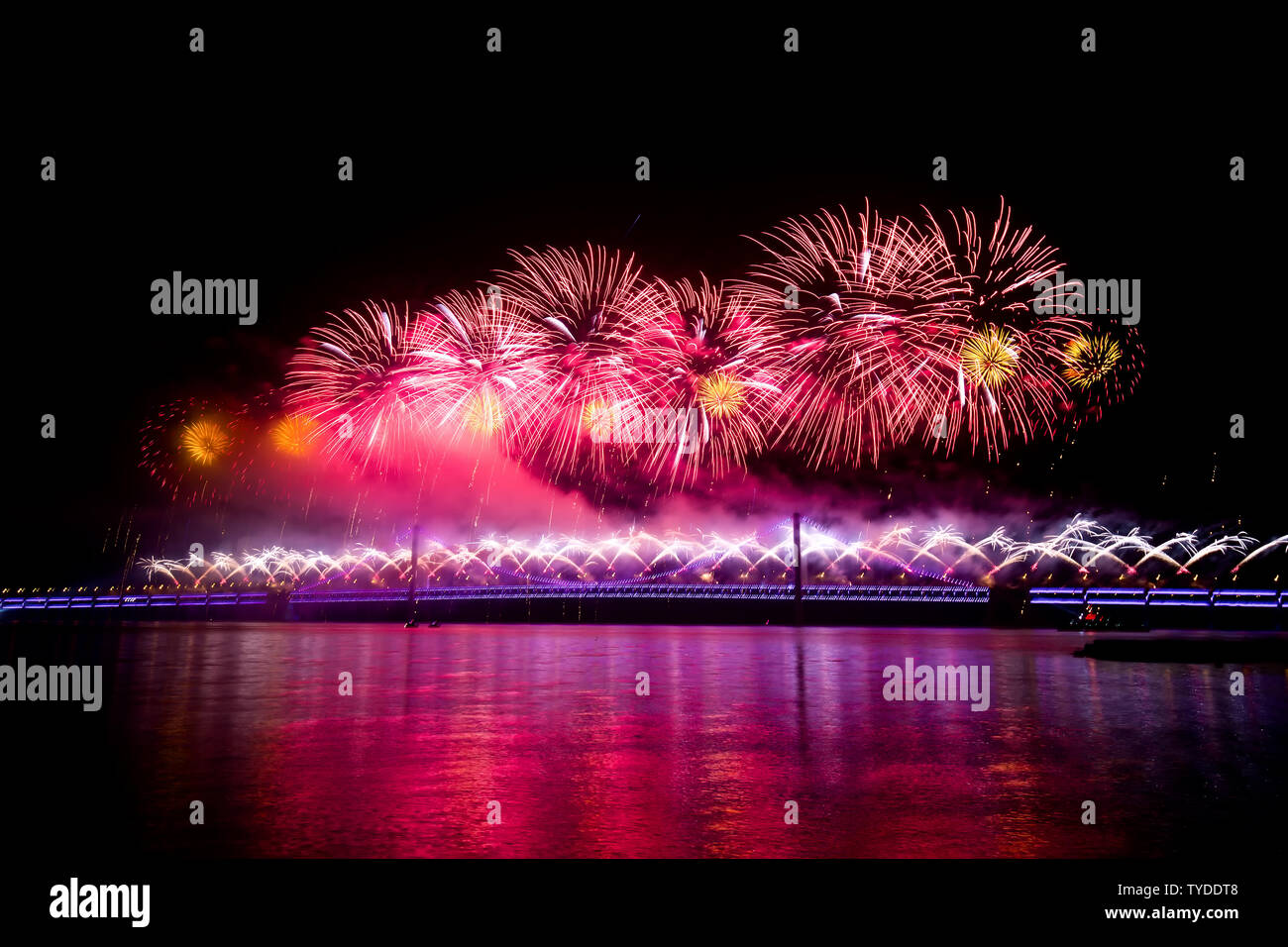 Fireworks photos hi-res stock photography and images - Alamy