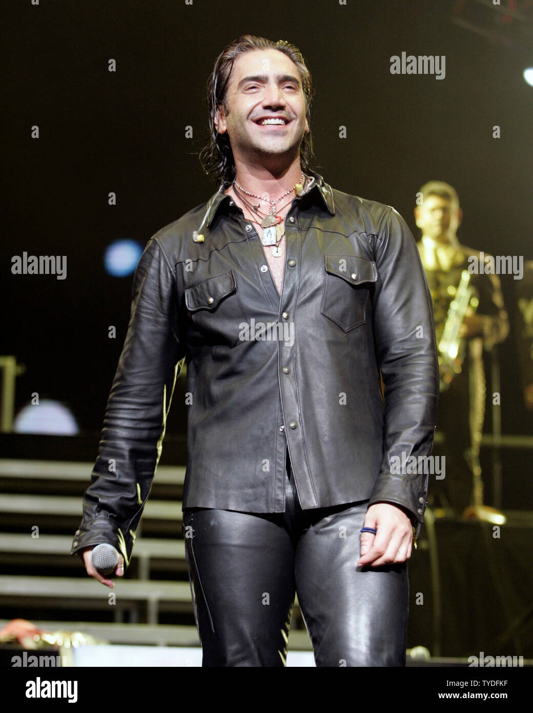 Alejandro fernandez hi-res stock photography and images - Alamy