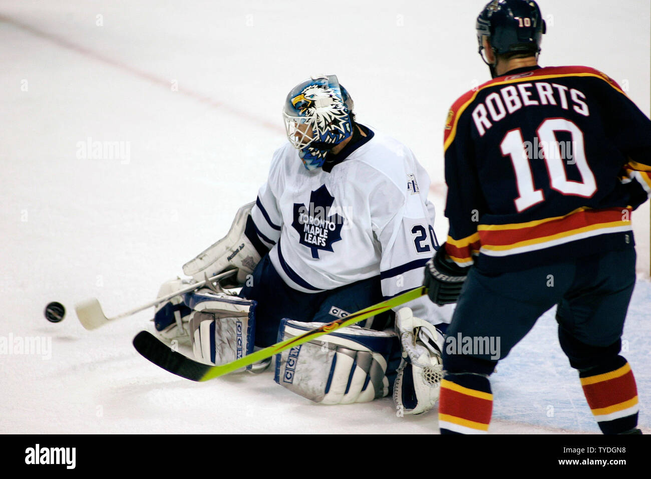 Florida Panthers Roberto Luongo makes a glove save of this Toronto Maple  Leafs shot in second period action, at the Bank Atlantic Center, in  Sunrise, Florida, on November 28, 2005. (UPI Photo/Michael