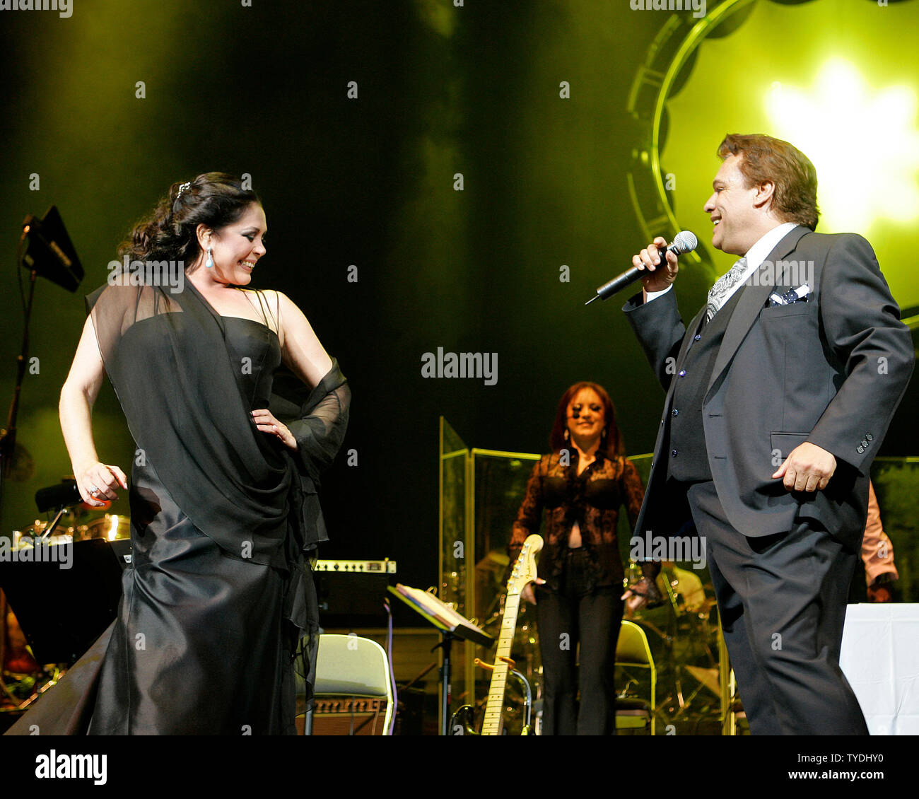 Isabel Pantoja and Juan Gabriel perform in concert at the American