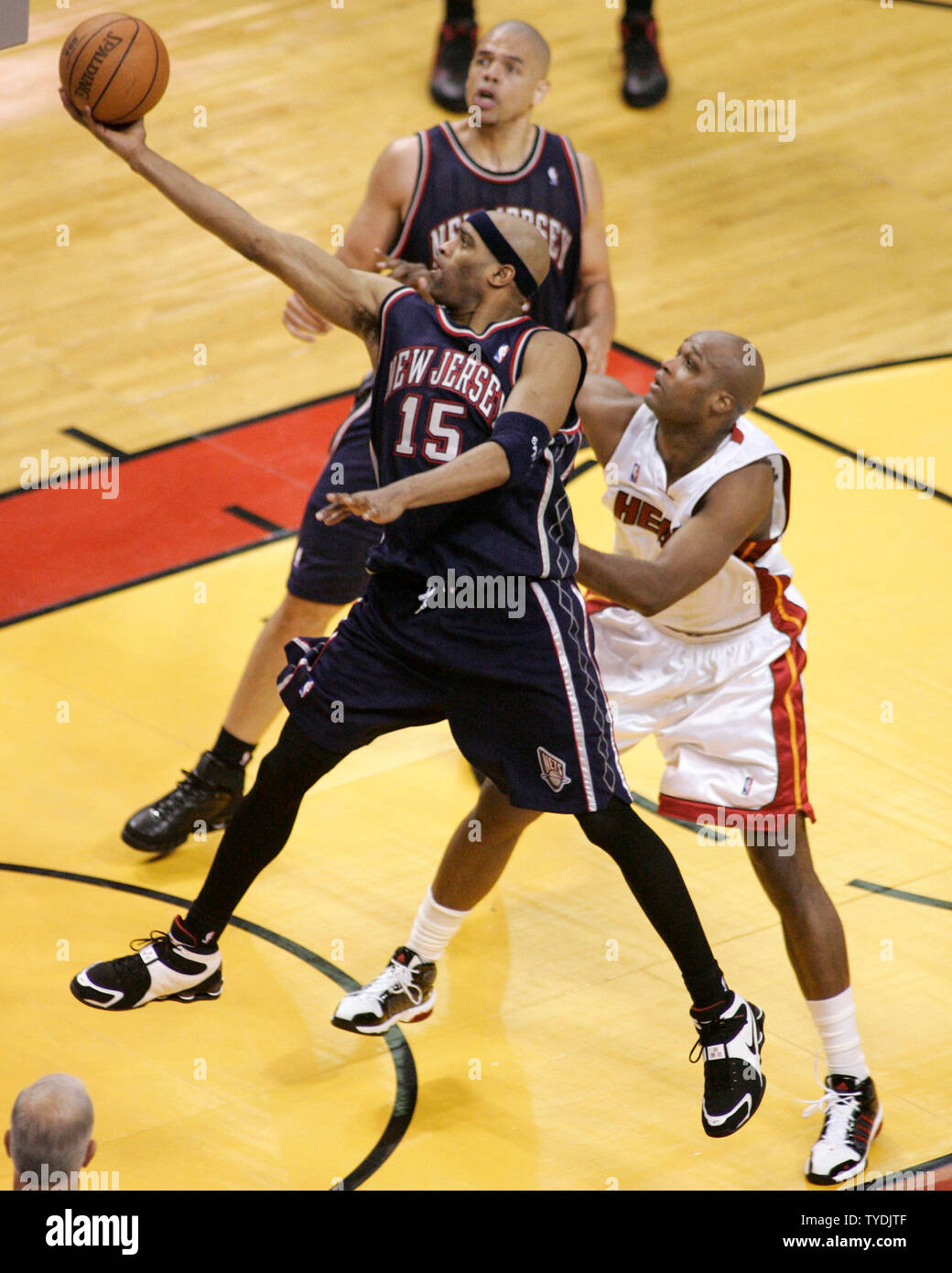 Vince carter scores hi-res stock photography and images - Alamy