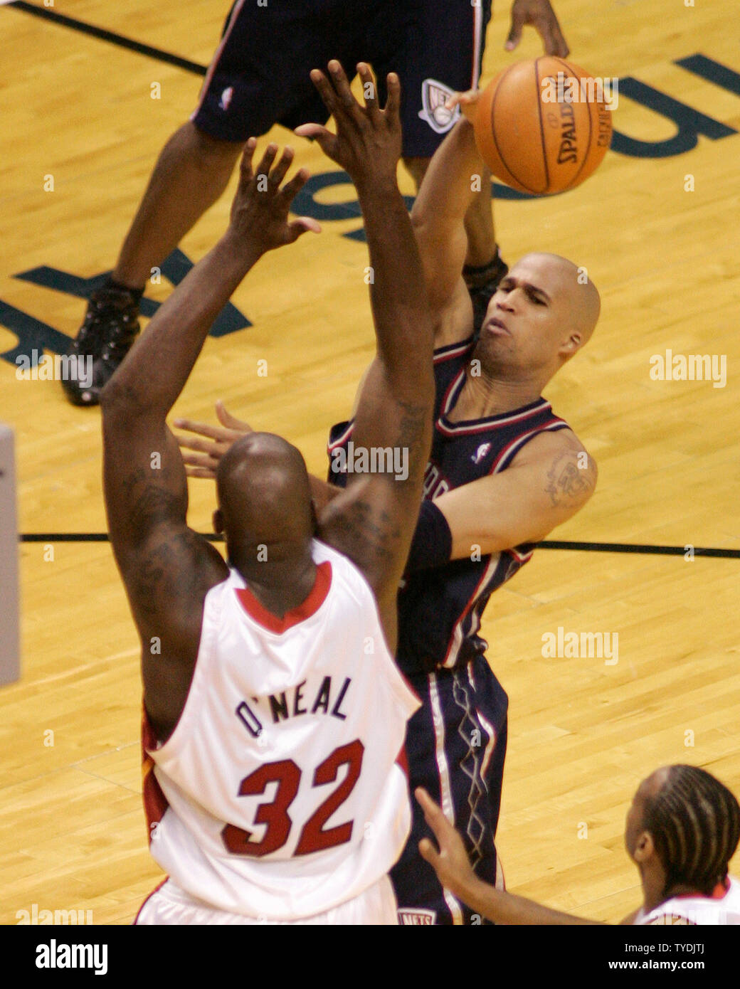 New Jersey Nets' Richard Jefferson (24) shoots over the defense of