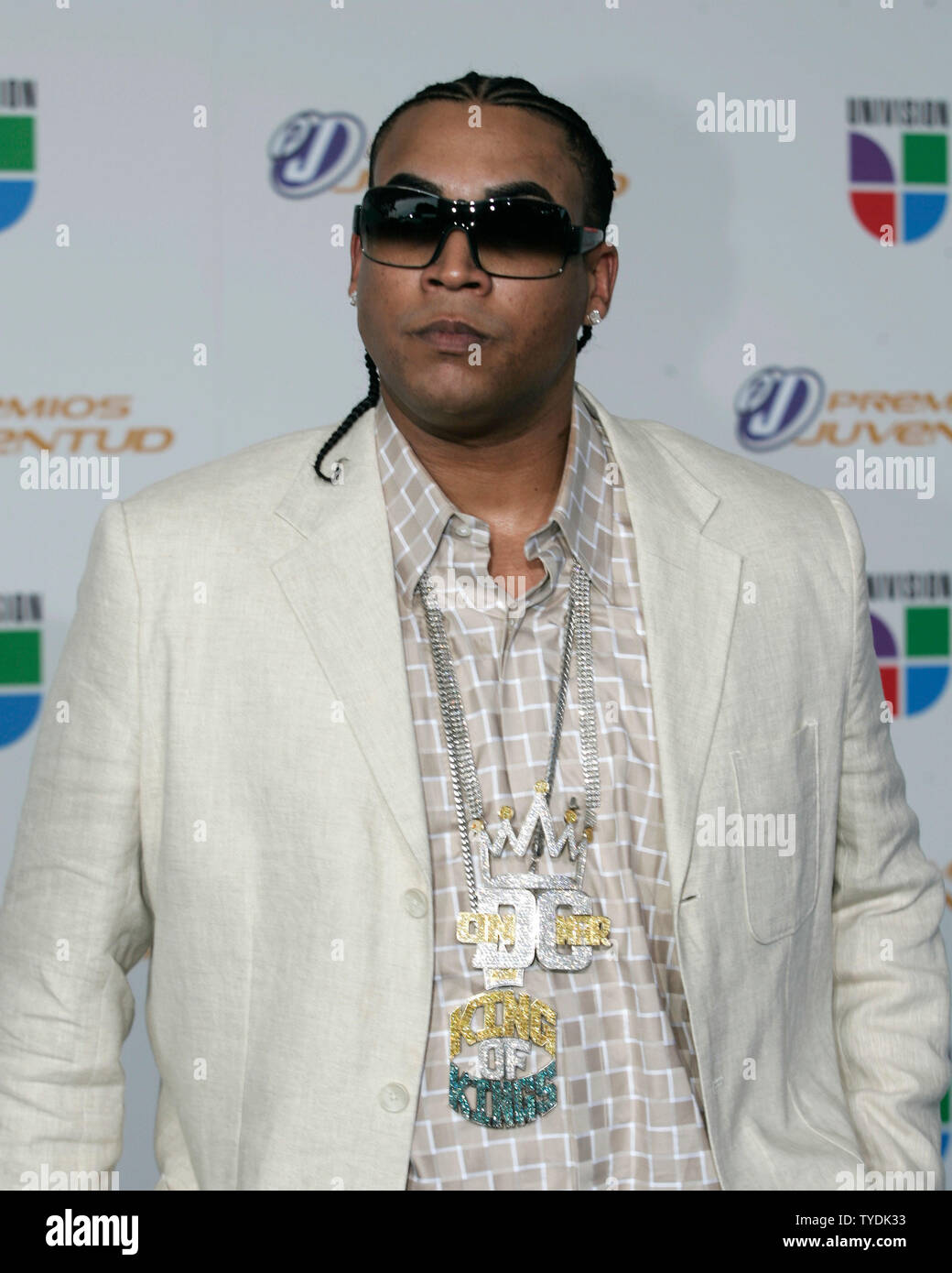 Don Omar arrives on the red carpet for the 2006 Premios Juventud Awards at the University of Miami BankUnited Center in Coral Gables, Florida on July 13, 2006. (UPI Photo/Michael Bush) Stock Photo