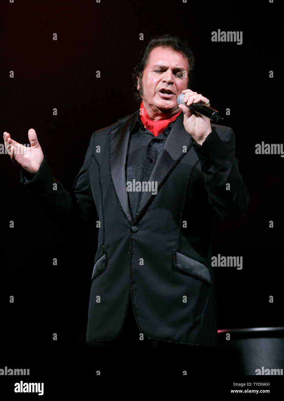 Engelbert humperdinck in concert hi-res stock photography and images ...